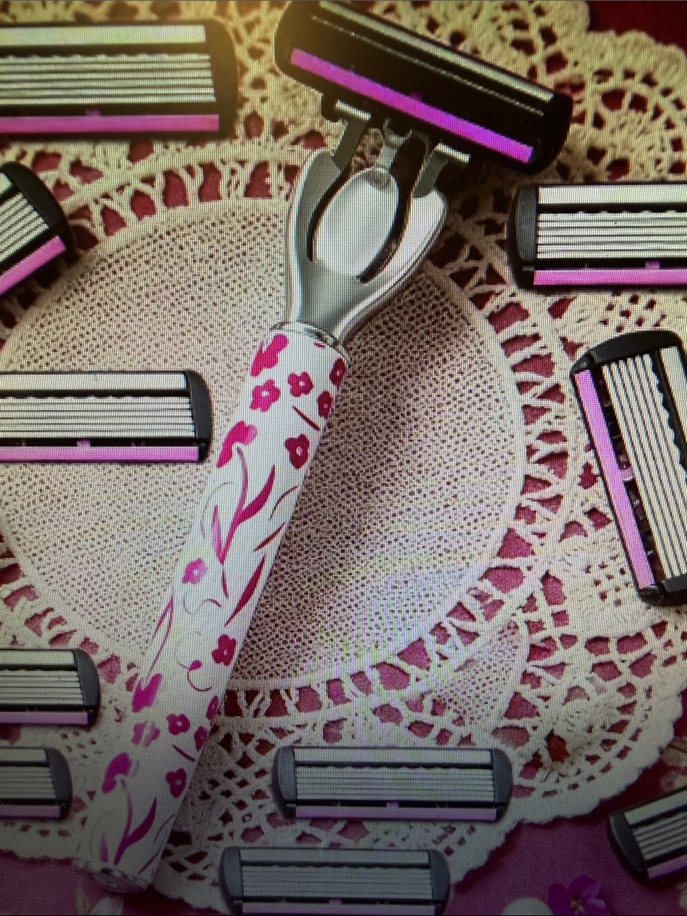 Pink Floral Razor Handle with Pink Blade Cartridges. 🆕